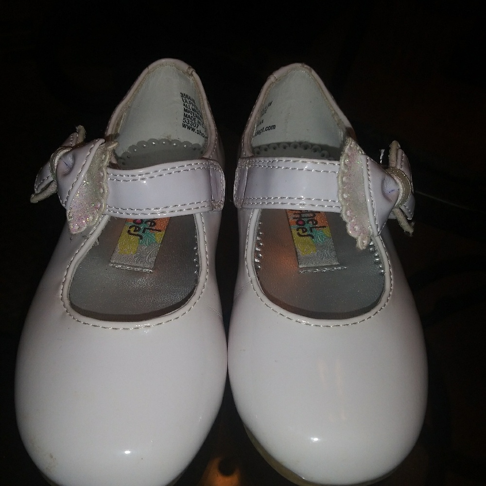 New Rachel Shoes white w bows sz 5 toddler